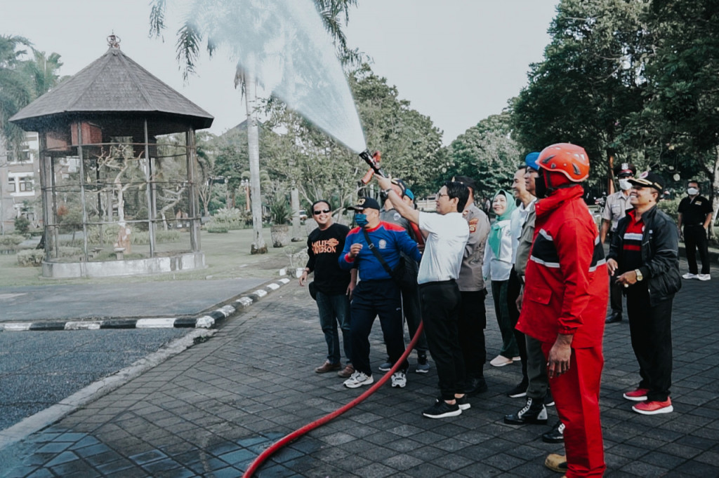 Penyemprotan Eco Enzyme di Puspem Badung